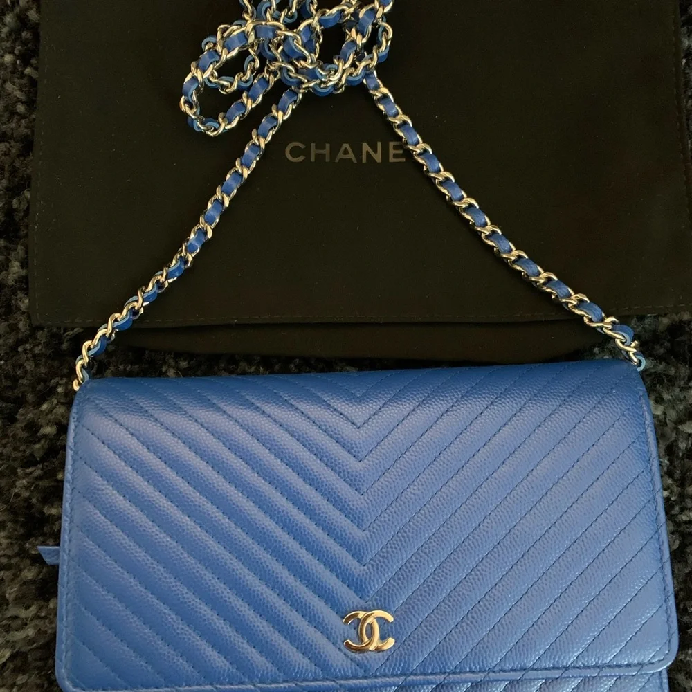 Chanel classic chevron wallet on chain - Picture 11 of 12
